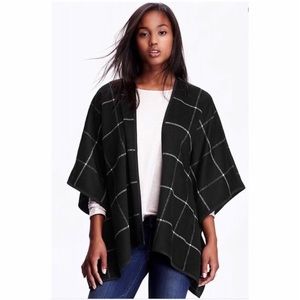 Old Navy open front poncho black and white windowpane print. Size M/L